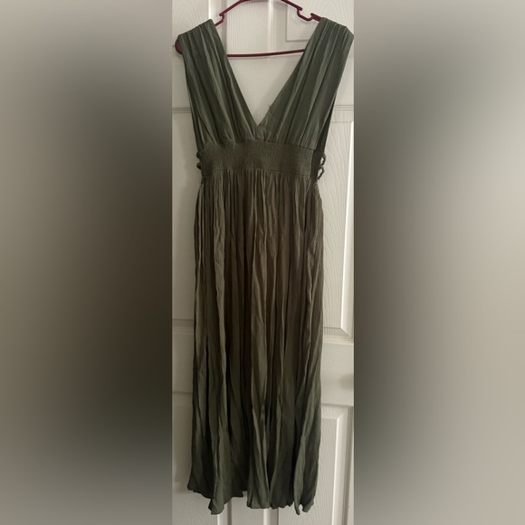 Elegant Olive Green Maxi Dress - Picture 1 of 3